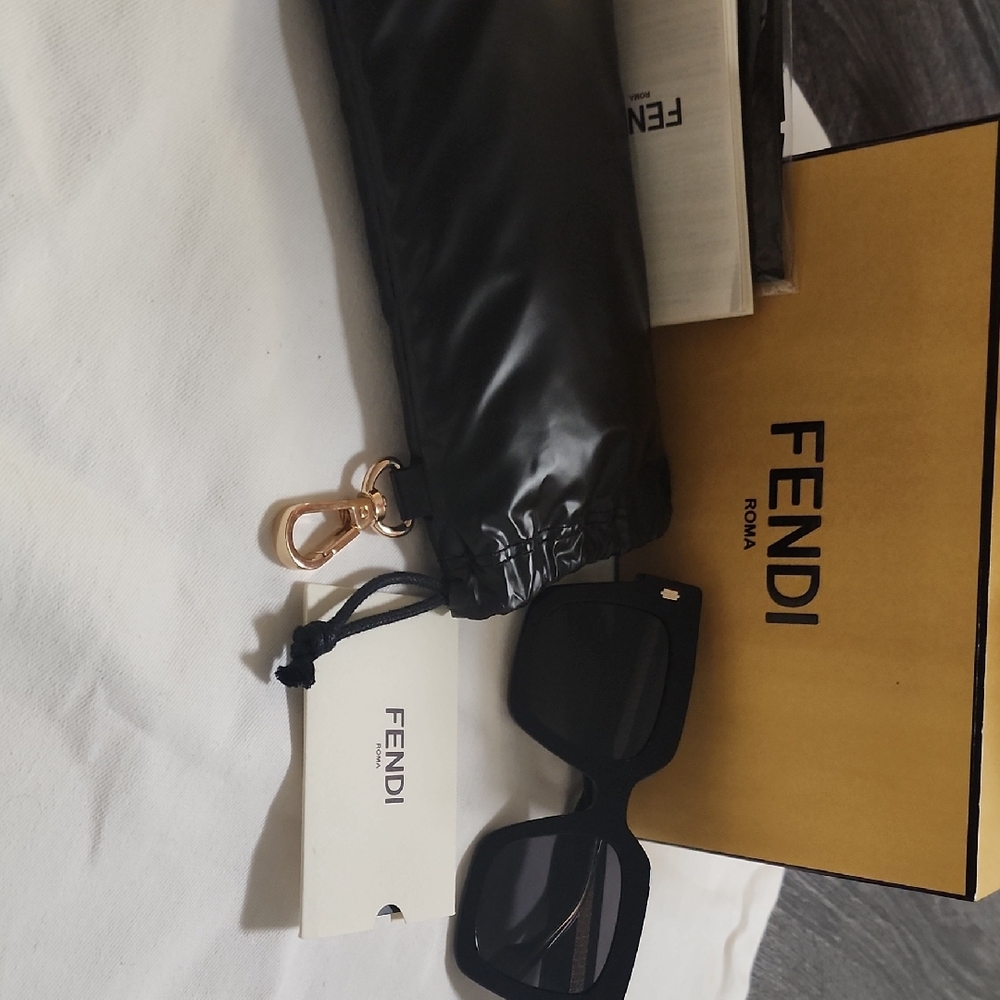 FENDI *AUTHENTIC  ROMA SUNGLASSES